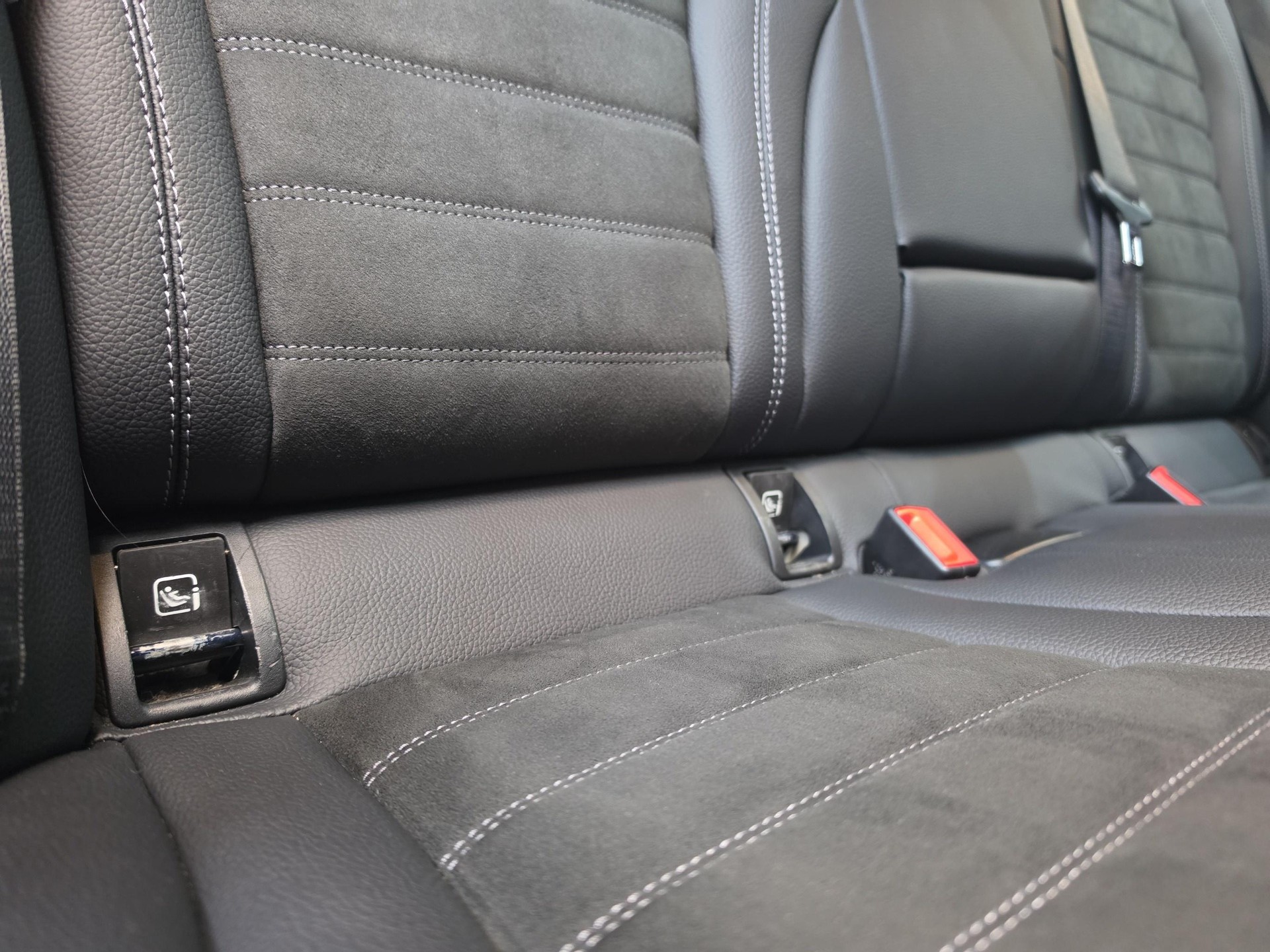 MERCEDES-BENZ C 200 4MATIC T-Modell Swiss Star AMG Line-image-13