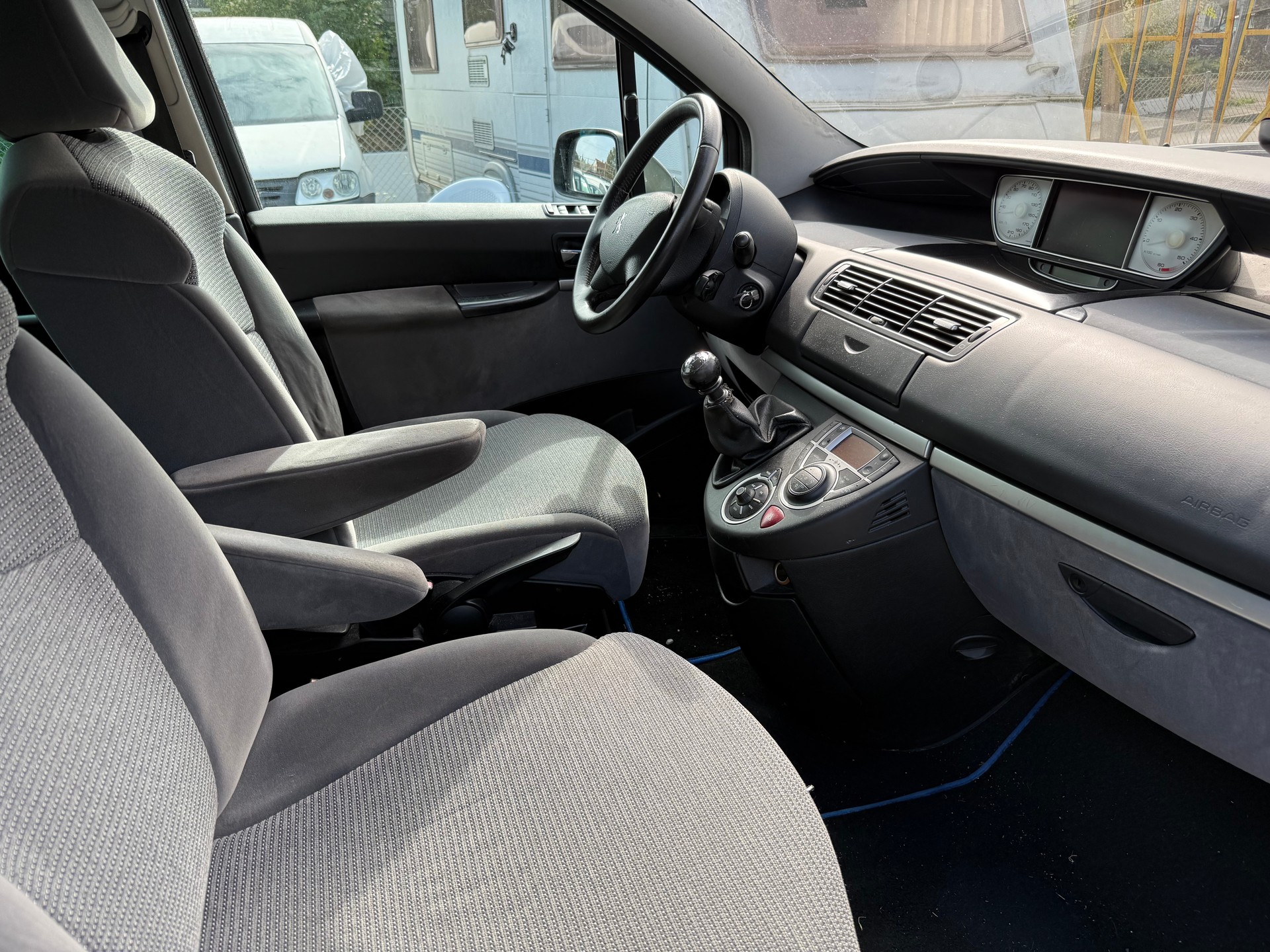 PEUGEOT 807 2.2 16V HDi Black & Silver-image-8