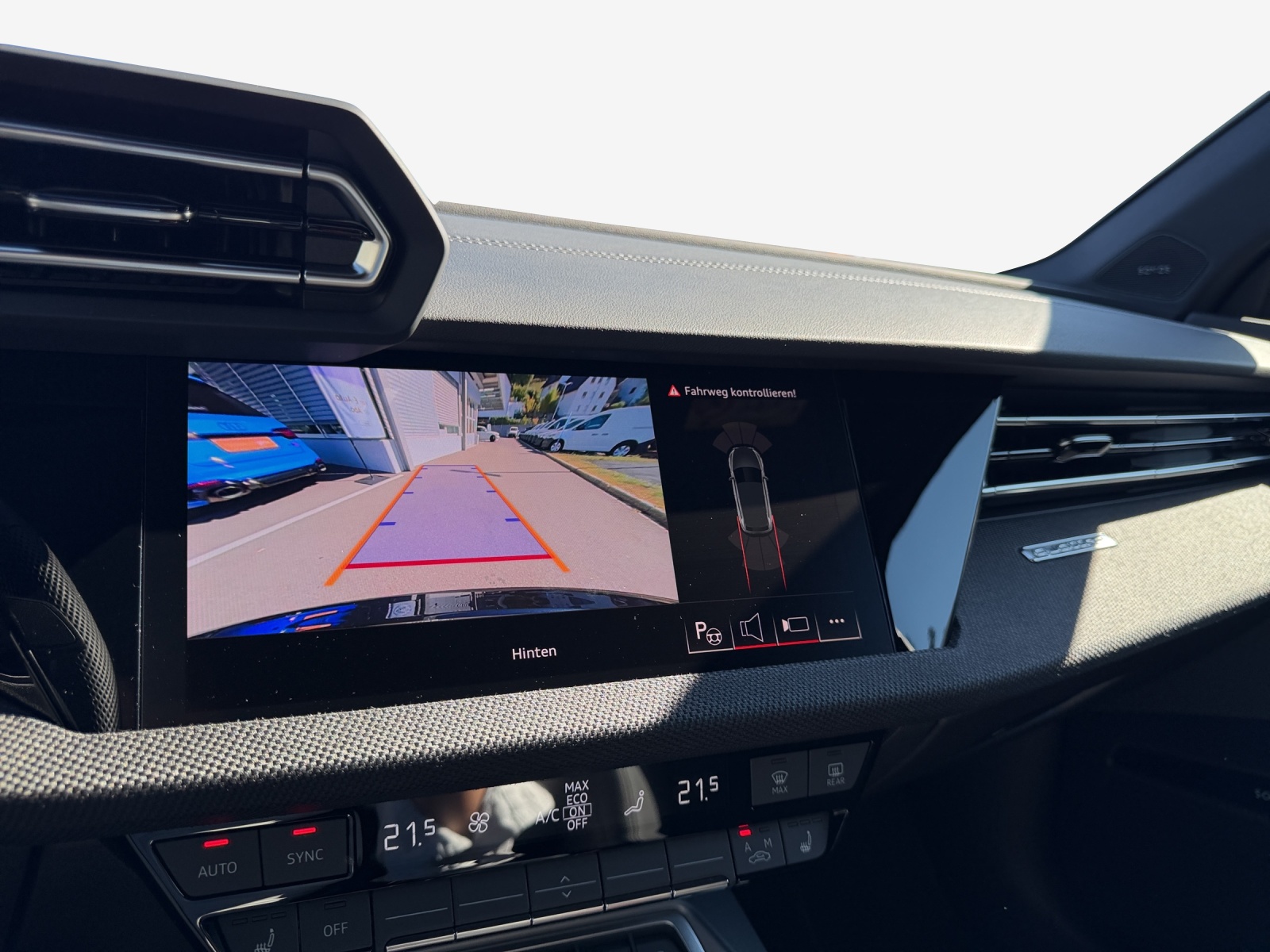 AUDI S3 Sportback TFSI quattro S-tronic-image-15