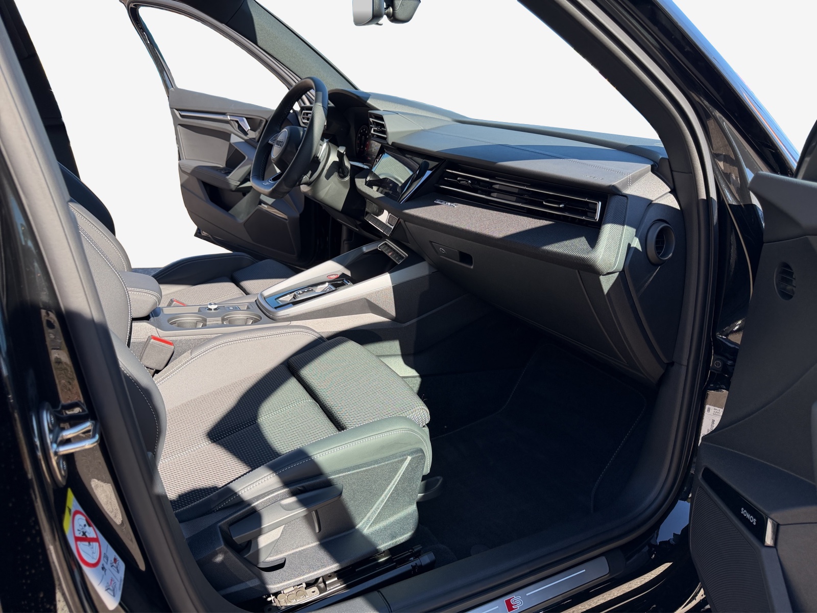 AUDI S3 Sportback TFSI quattro S-tronic-image-14