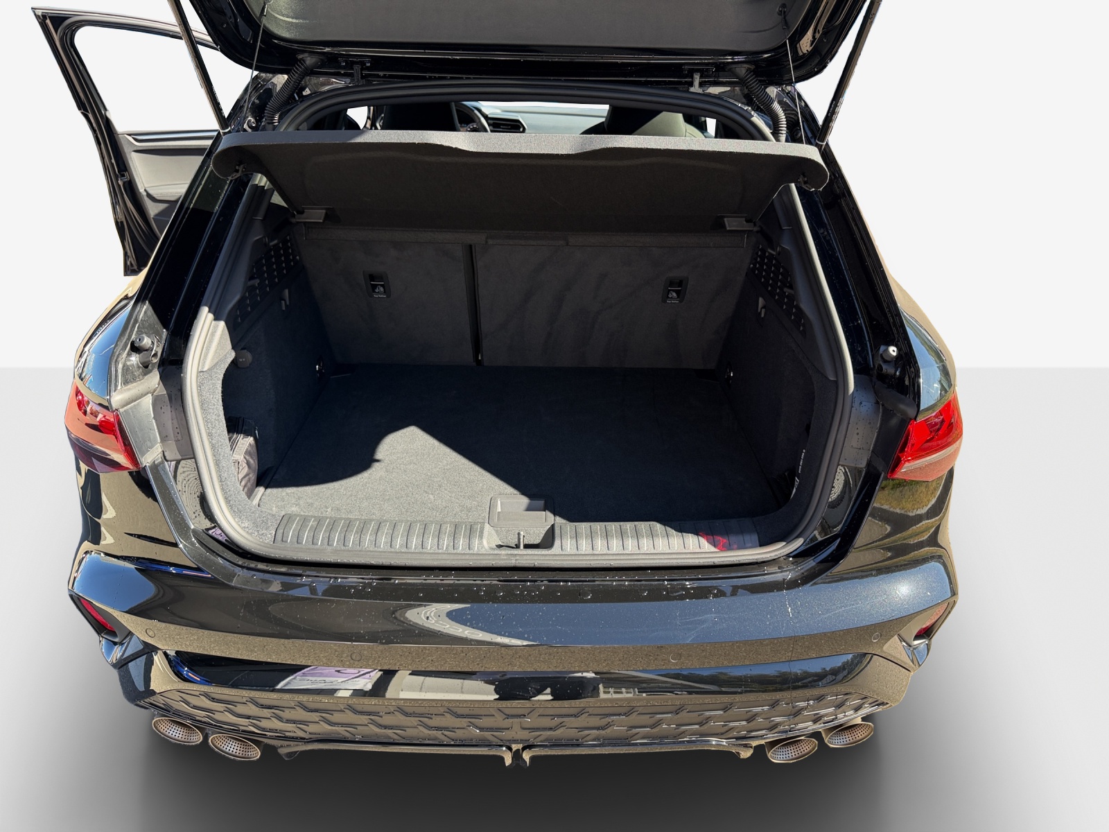 AUDI S3 Sportback TFSI quattro S-tronic-image-12