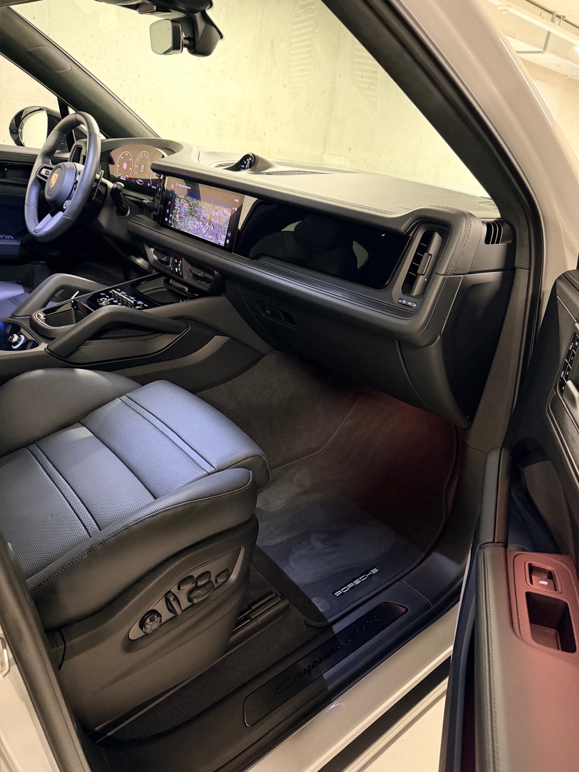 PORSCHE Cayenne Coupé GTS Tiptronic-image-22