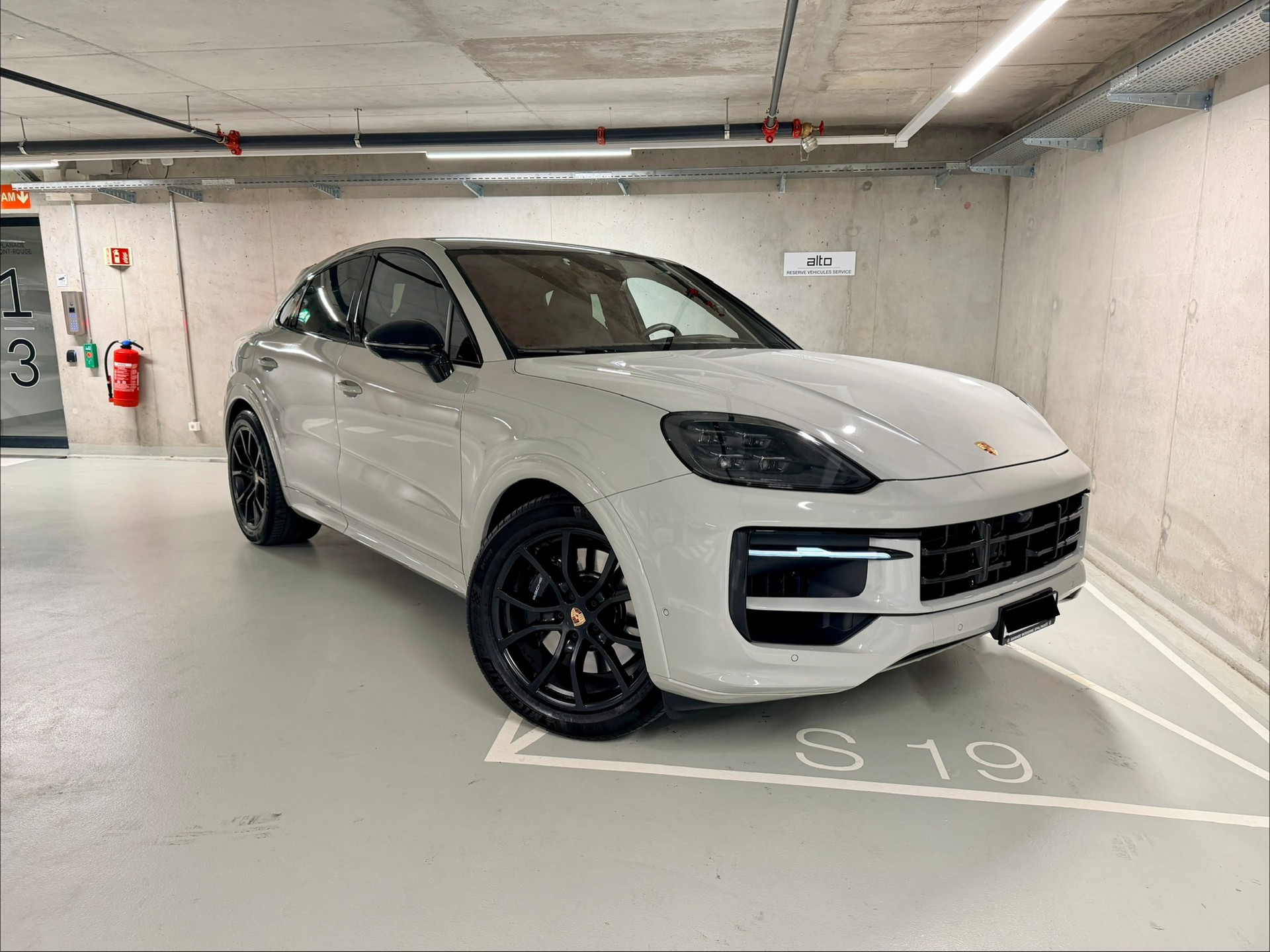 PORSCHE Cayenne Coupé GTS Tiptronic-image-6
