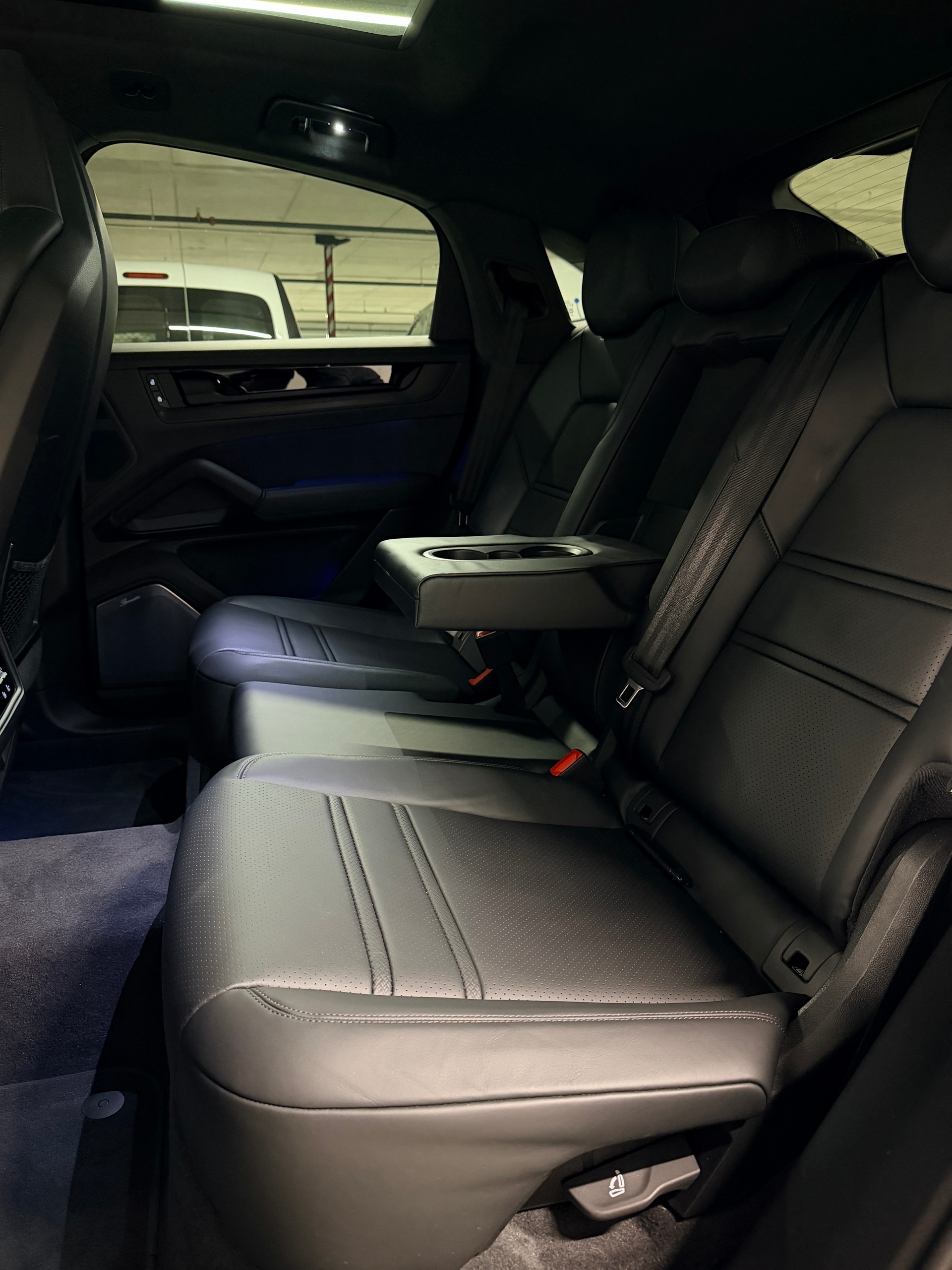 PORSCHE Cayenne Coupé GTS Tiptronic-image-17