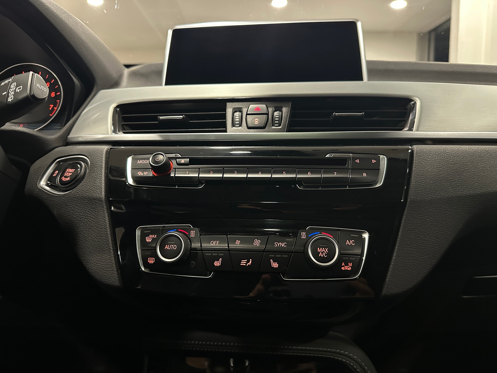 BMW X1 xDrive 25i xLine Steptronic-image-19