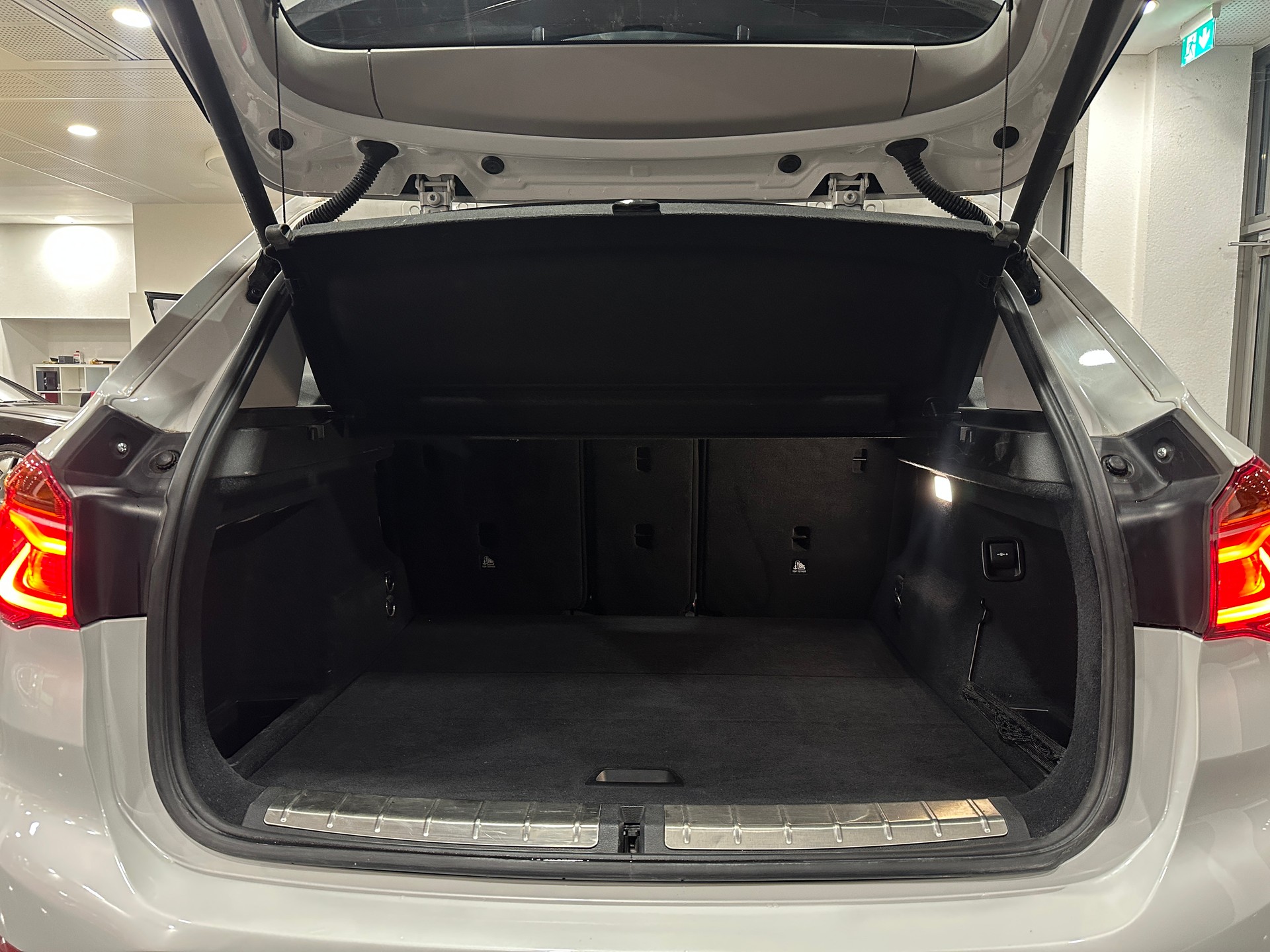 BMW X1 xDrive 25i xLine Steptronic-image-30