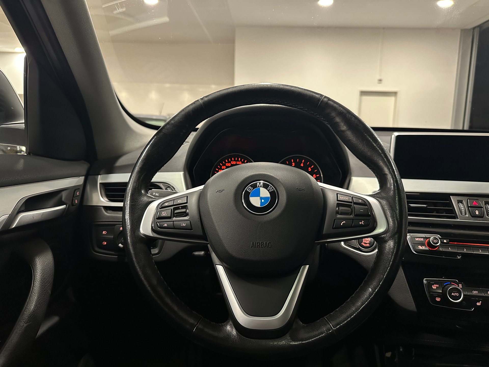 BMW X1 xDrive 25i xLine Steptronic-image-23