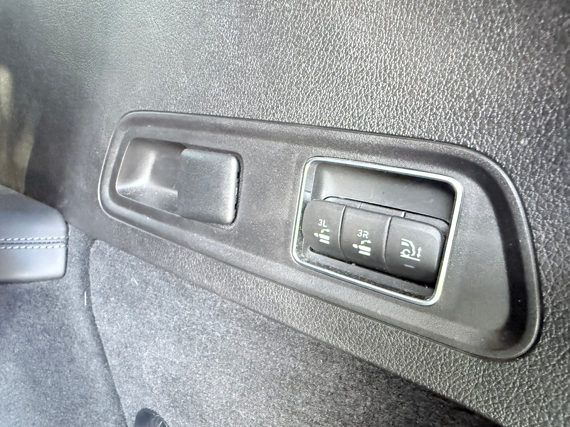 MERCEDES-BENZ GLS 580 4Matic 9G-Tronic-image-21