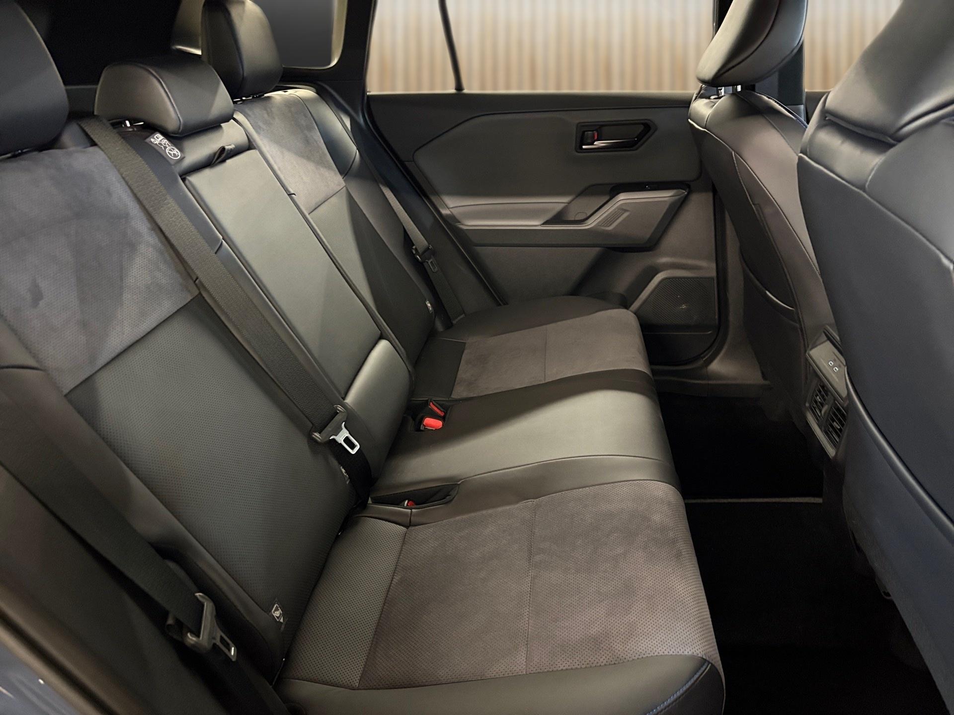TOYOTA RAV4 2.5 Plug-In-Hybrid Style FWD-image-12