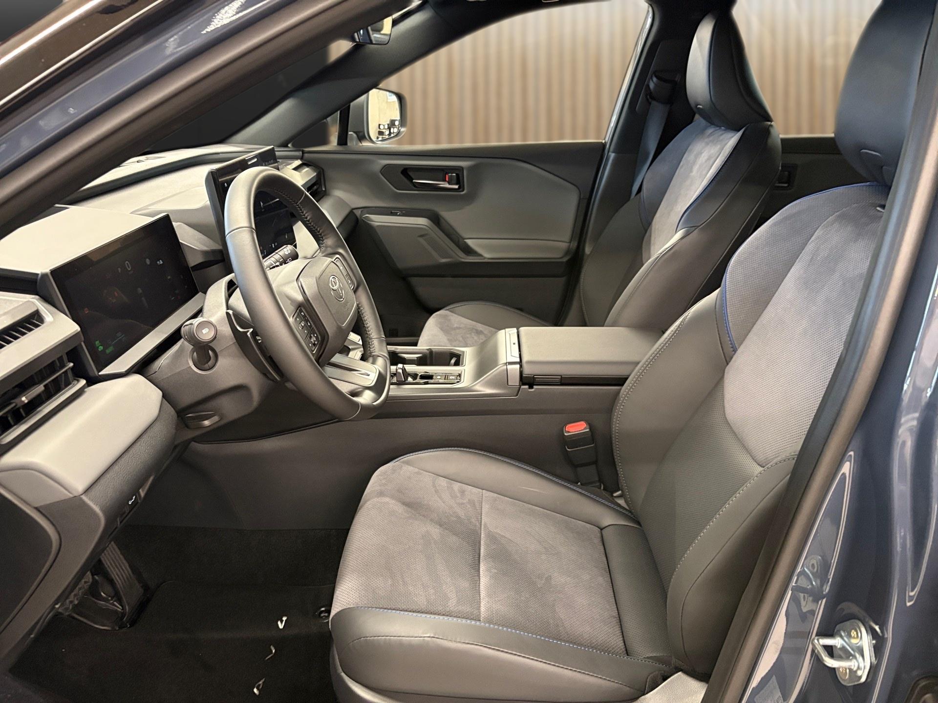 TOYOTA RAV4 2.5 Plug-In-Hybrid Style FWD-image-9