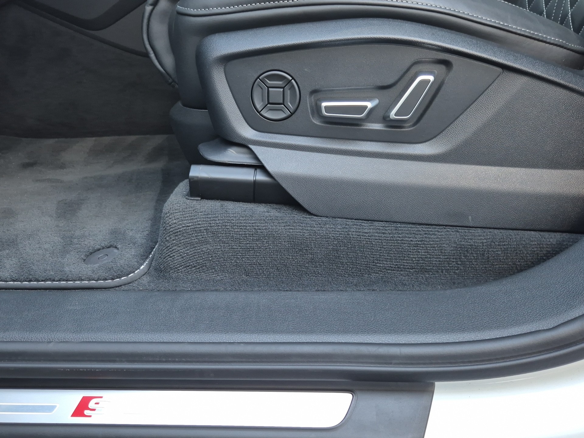 AUDI Q7 SUV TFSI quattro 250 kW S line tiptronic-image-9