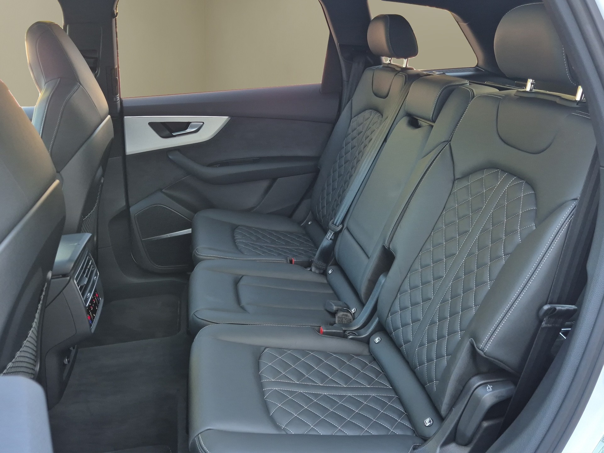 AUDI Q7 SUV TFSI quattro 250 kW S line tiptronic-image-15