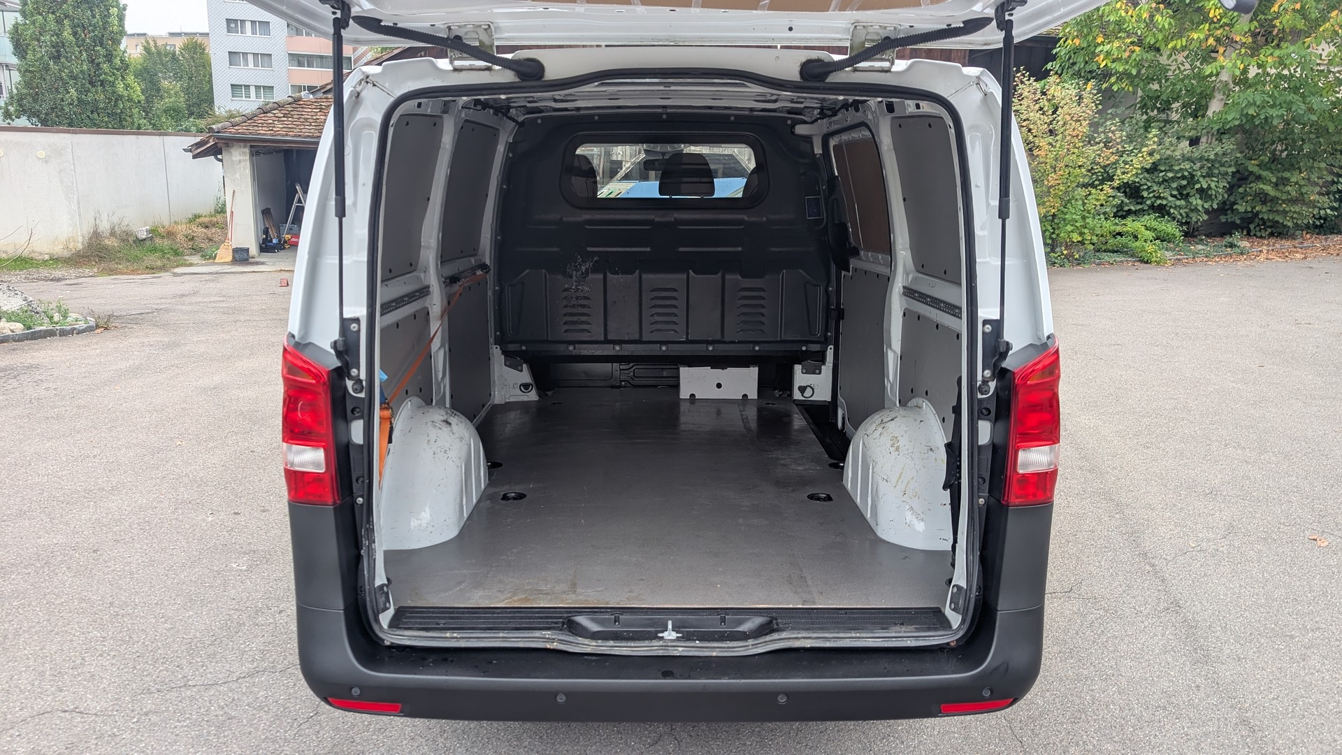MERCEDES-BENZ 111 CDI BlueT Euro 6-image-2