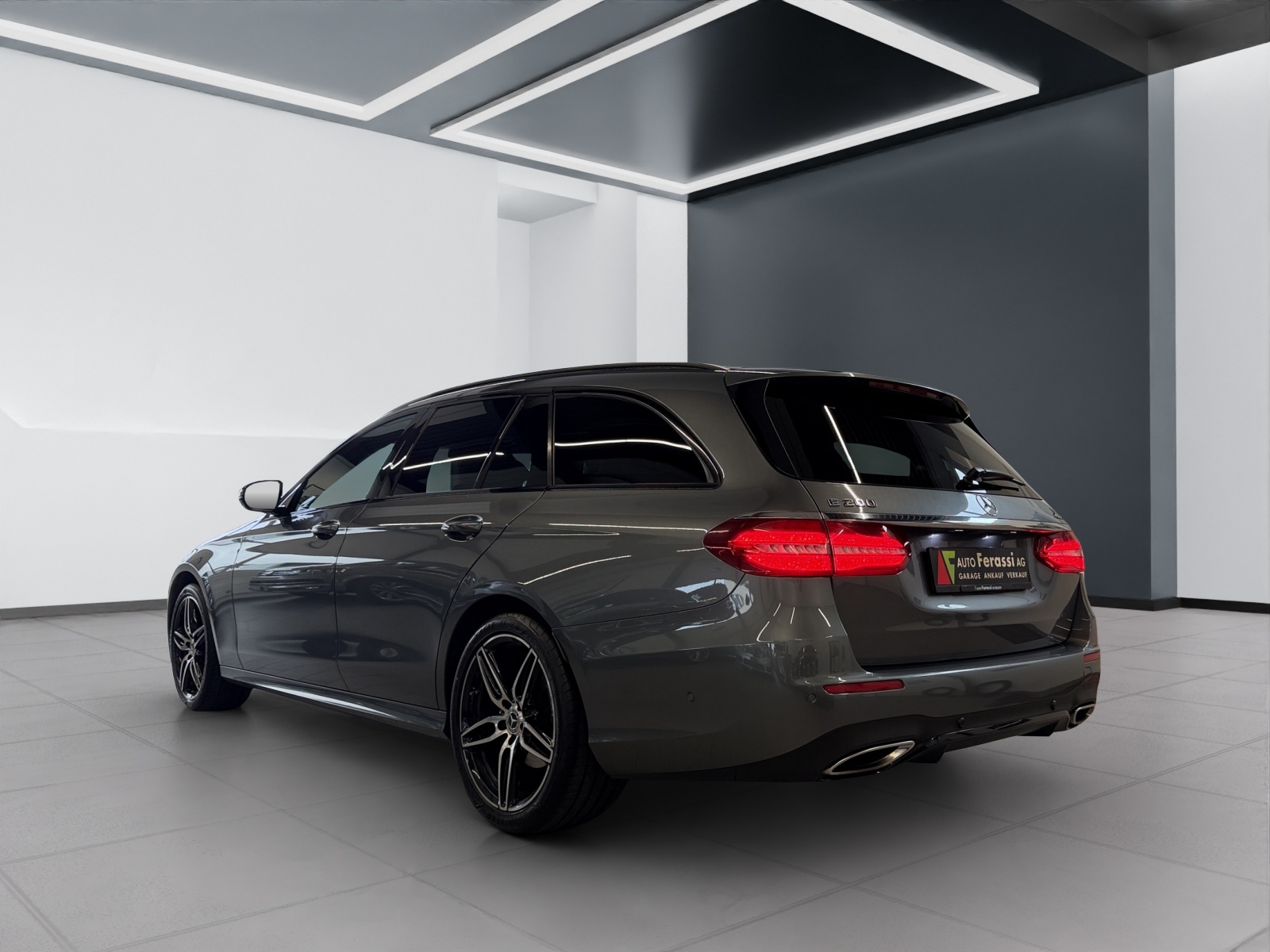 MERCEDES-BENZ E 200 AMG Line 4 Matic 9G-Tronic-image-3
