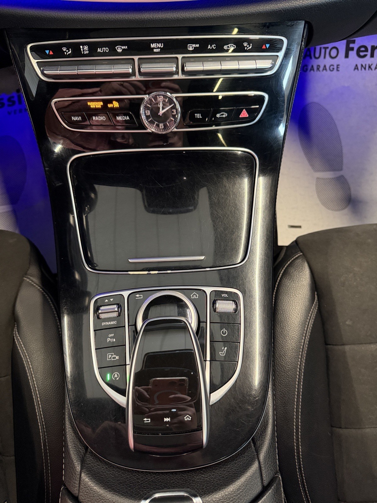 MERCEDES-BENZ E 200 AMG Line 4 Matic 9G-Tronic-image-23
