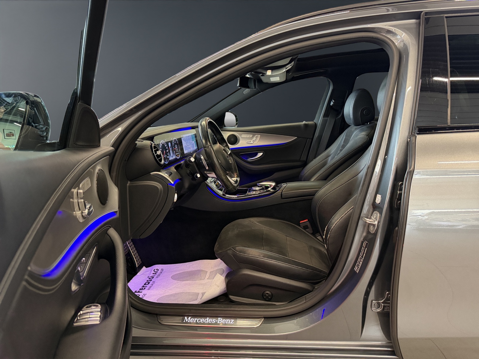 MERCEDES-BENZ E 200 AMG Line 4 Matic 9G-Tronic-image-15