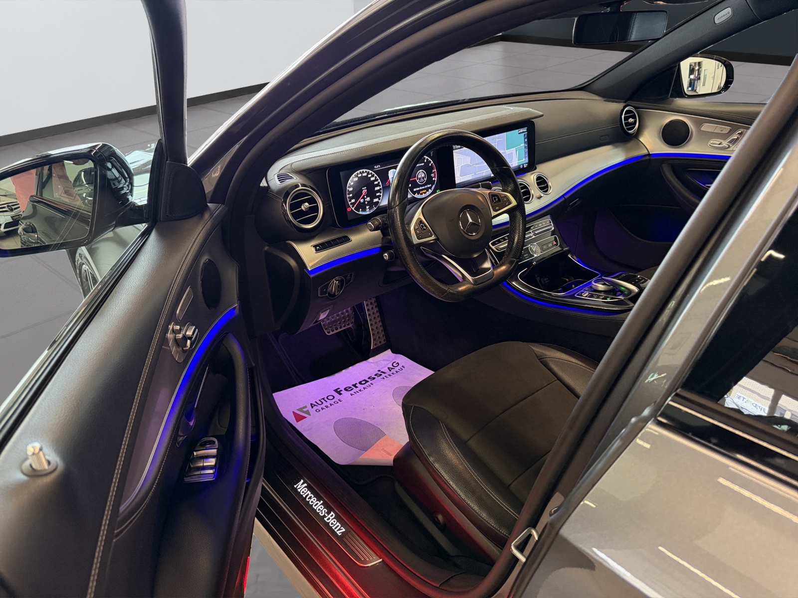 MERCEDES-BENZ E 200 AMG Line 4 Matic 9G-Tronic-image-24