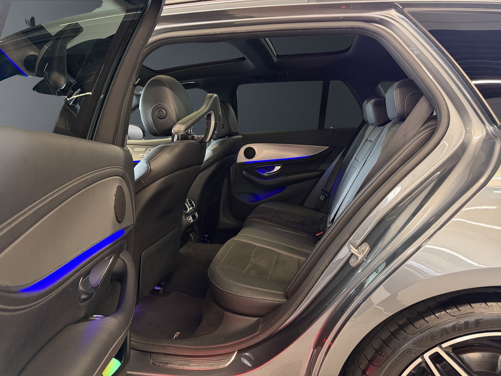 MERCEDES-BENZ E 200 AMG Line 4 Matic 9G-Tronic-image-13