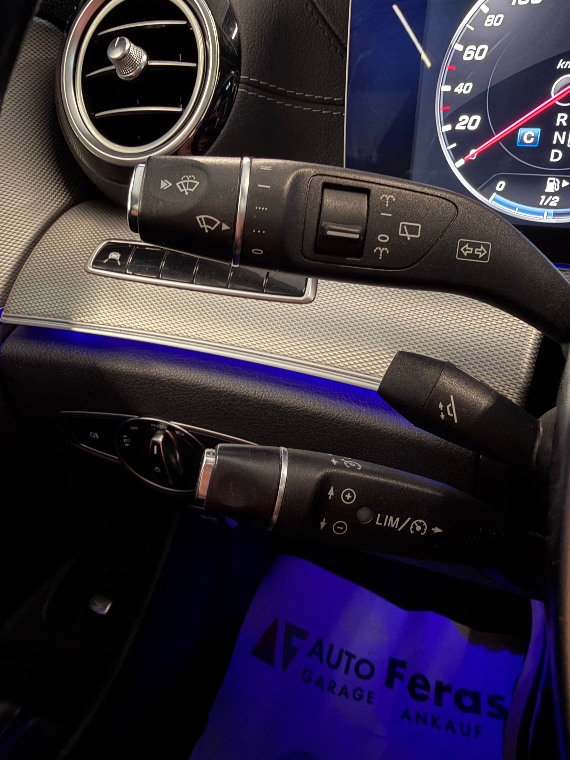 MERCEDES-BENZ E 200 AMG Line 4 Matic 9G-Tronic-image-28