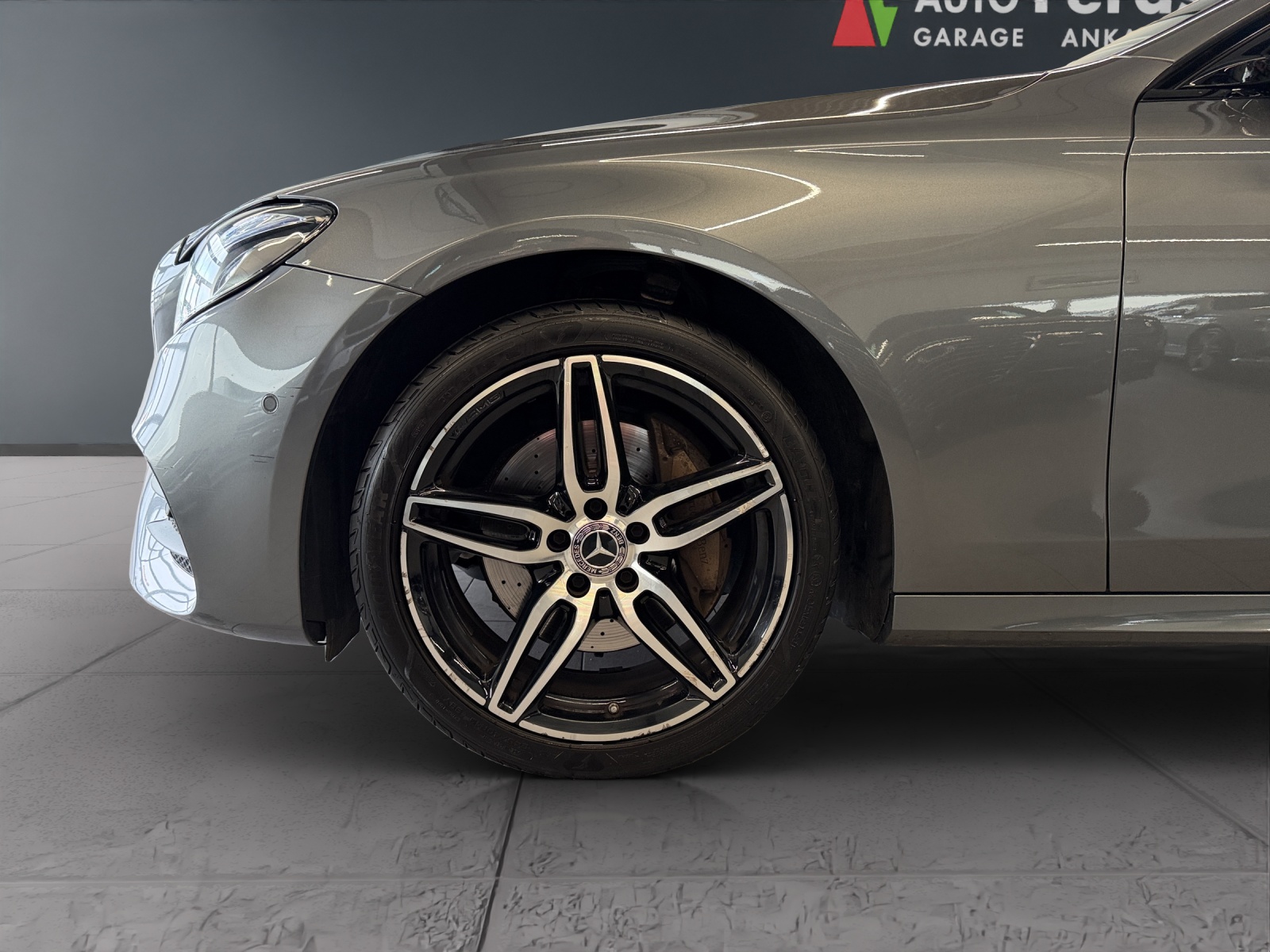 MERCEDES-BENZ E 200 AMG Line 4 Matic 9G-Tronic-image-10
