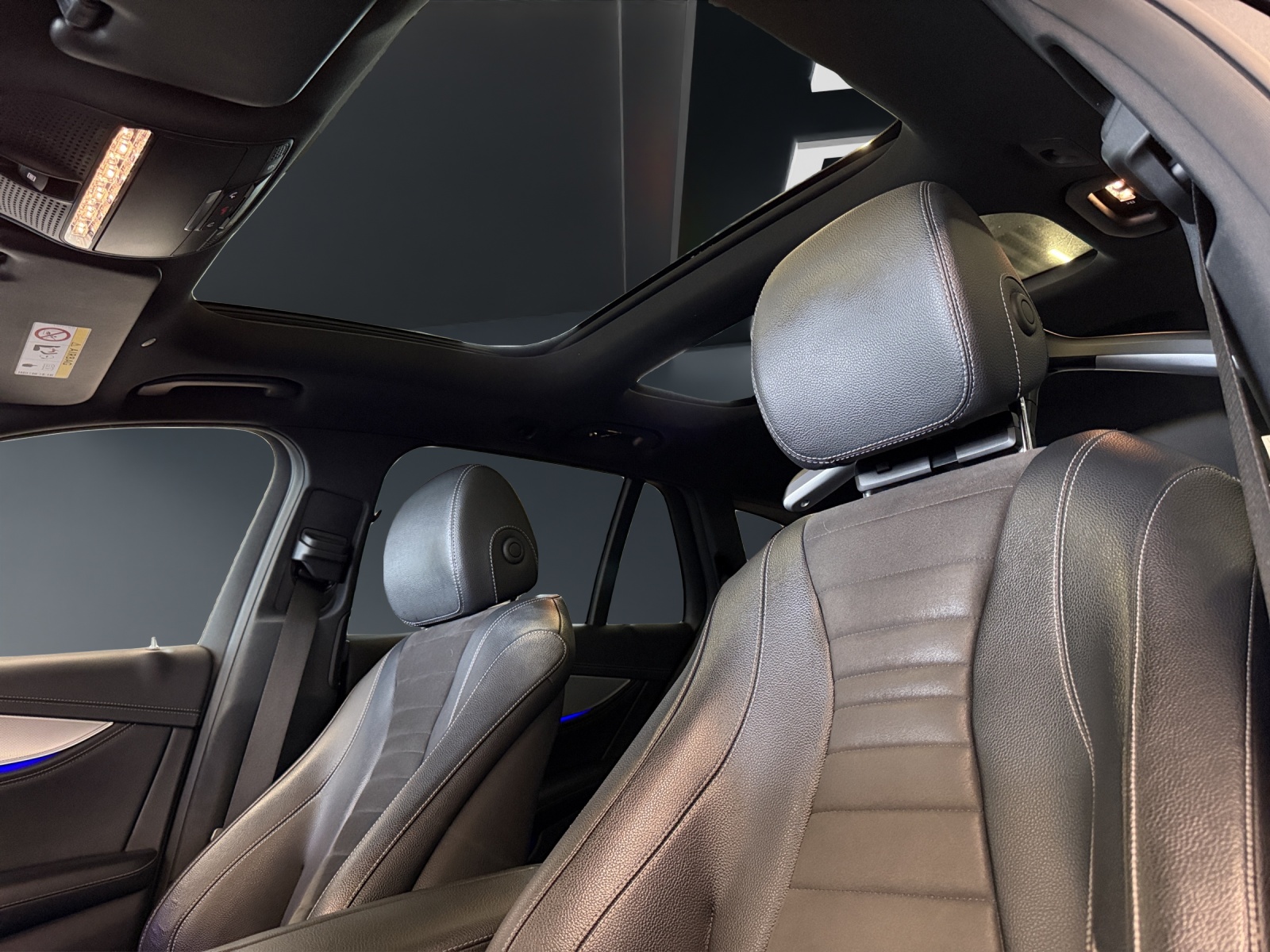 MERCEDES-BENZ E 200 AMG Line 4 Matic 9G-Tronic-image-16
