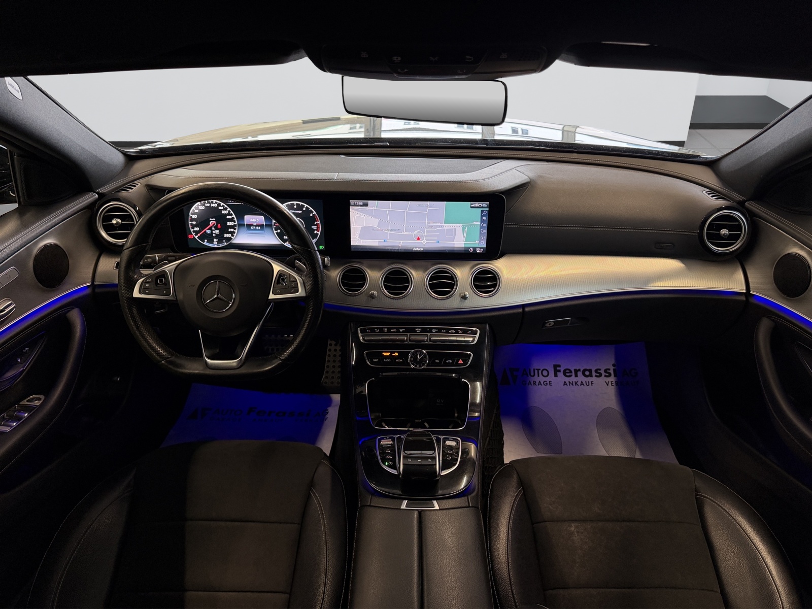 MERCEDES-BENZ E 200 AMG Line 4 Matic 9G-Tronic-image-11