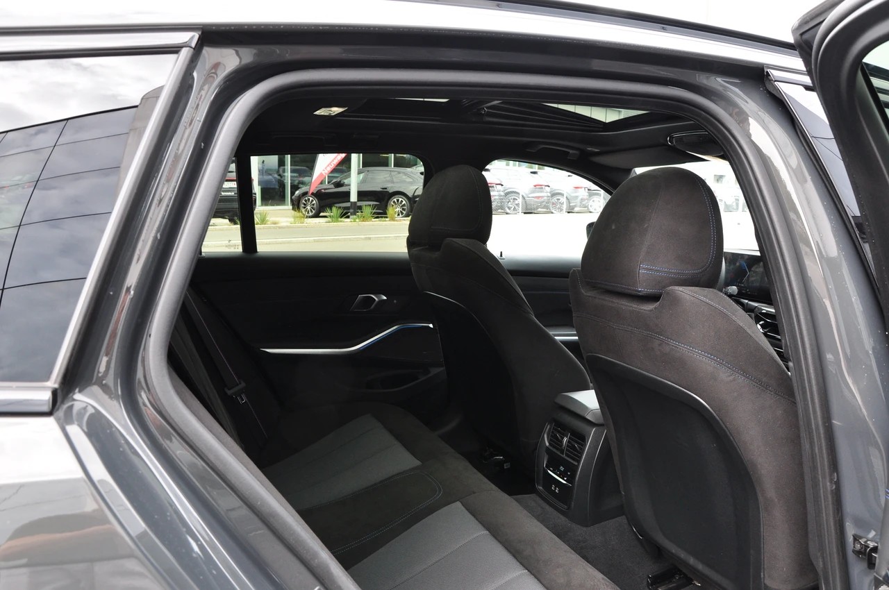 BMW 320d xDrive 48V Touring Steptronic M Sport Pro-image-16