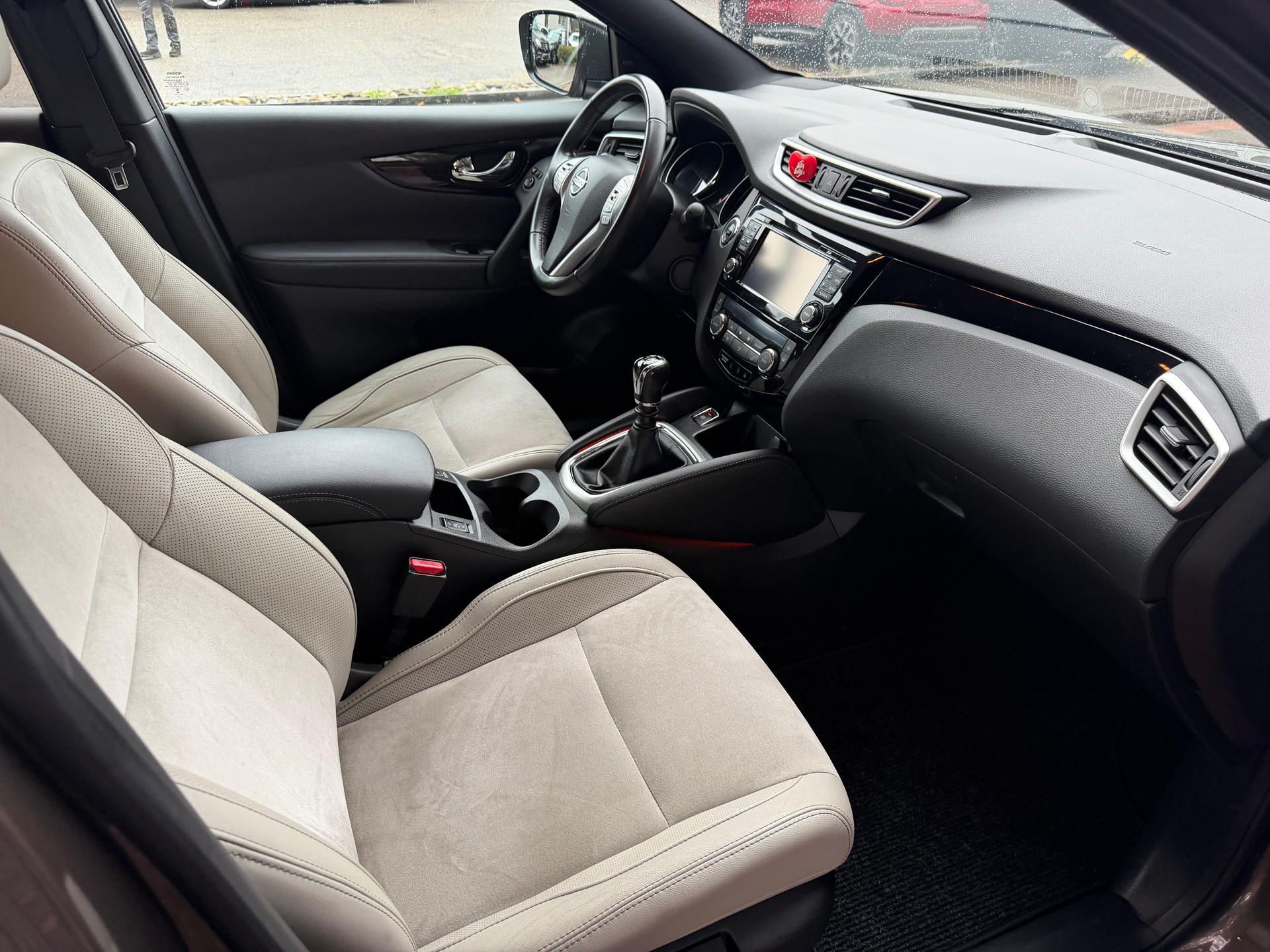 NISSAN Qashqai 1.6 DIG-T Swiss Edition-image-10