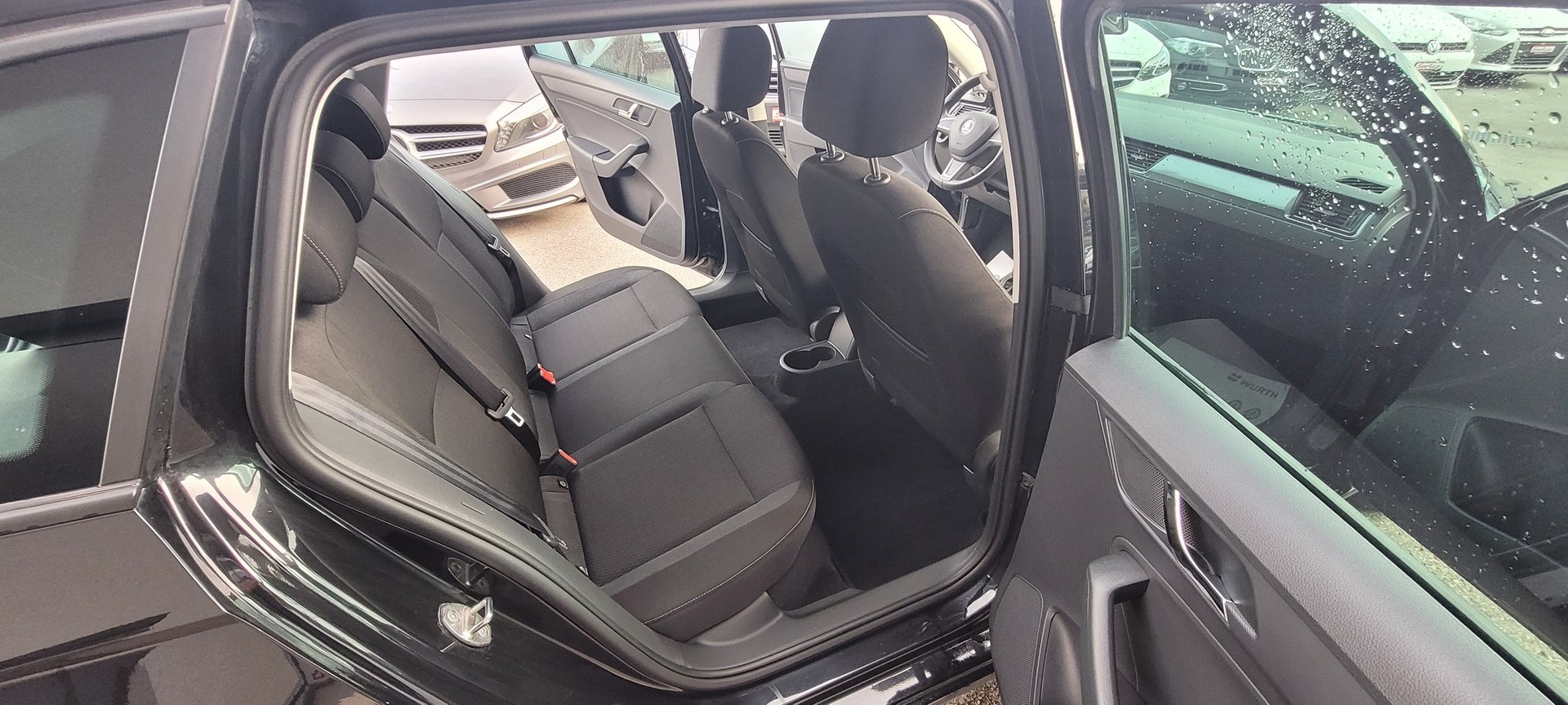 SKODA Rapid Spaceback 1.4 TSI Ambition DSG-image-10
