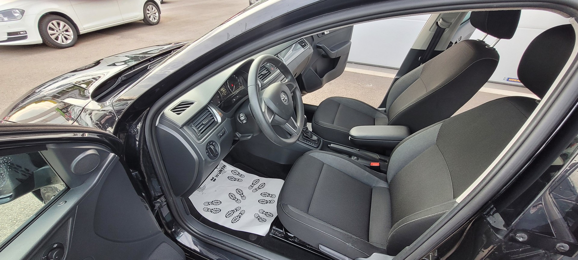 SKODA Rapid Spaceback 1.4 TSI Ambition DSG-image-6