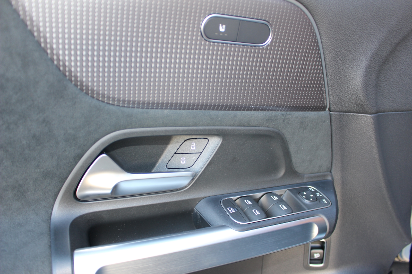MERCEDES-BENZ EQB 300 AMG Line 4MATIC-image-10