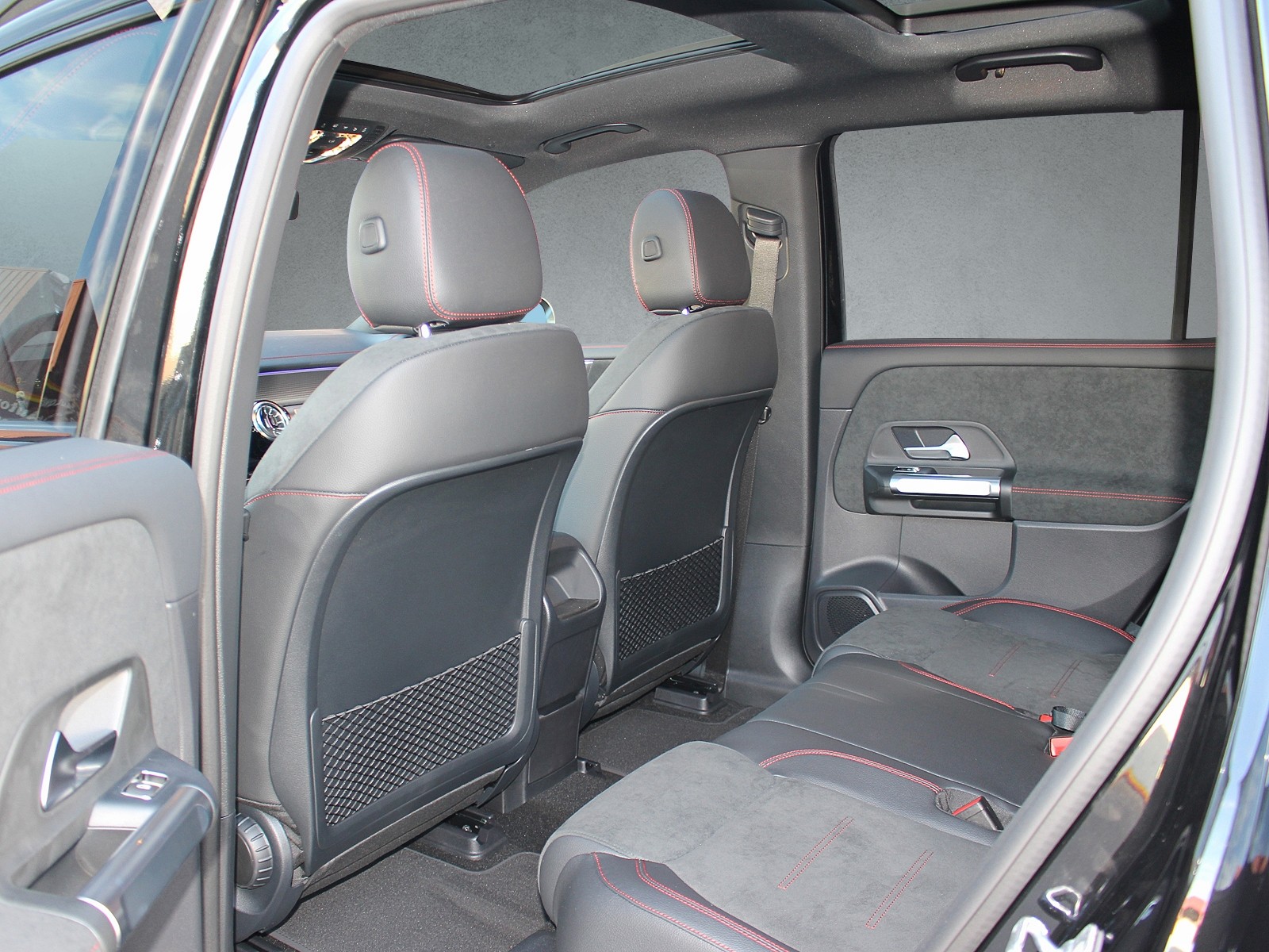 MERCEDES-BENZ EQB 300 AMG Line 4MATIC-image-7