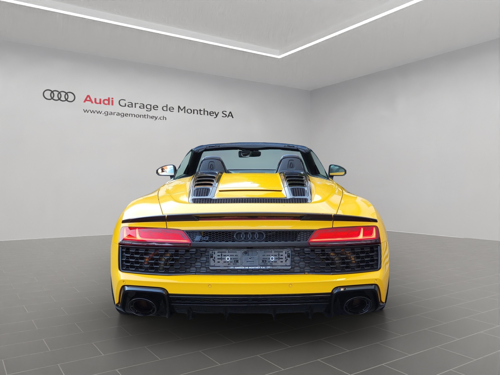 AUDI R8 Spyder performance S-Tronic-image-4