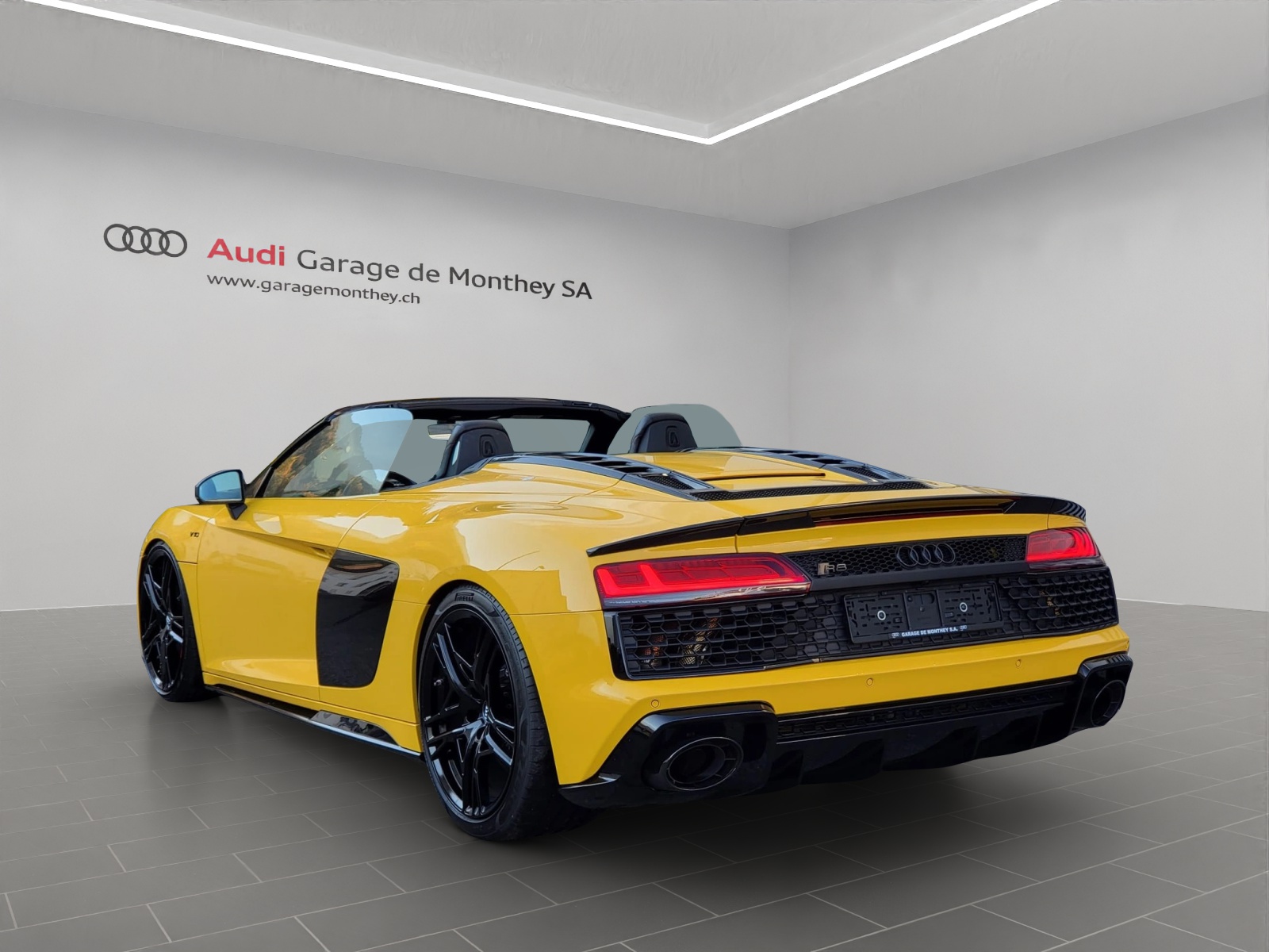 AUDI R8 Spyder performance S-Tronic-image-5