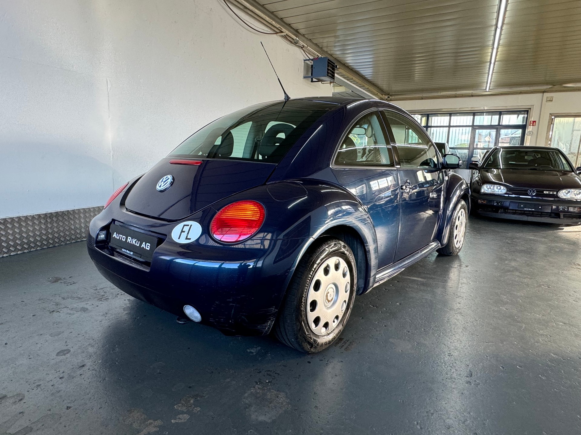 VW New Beetle 1.6-image-7