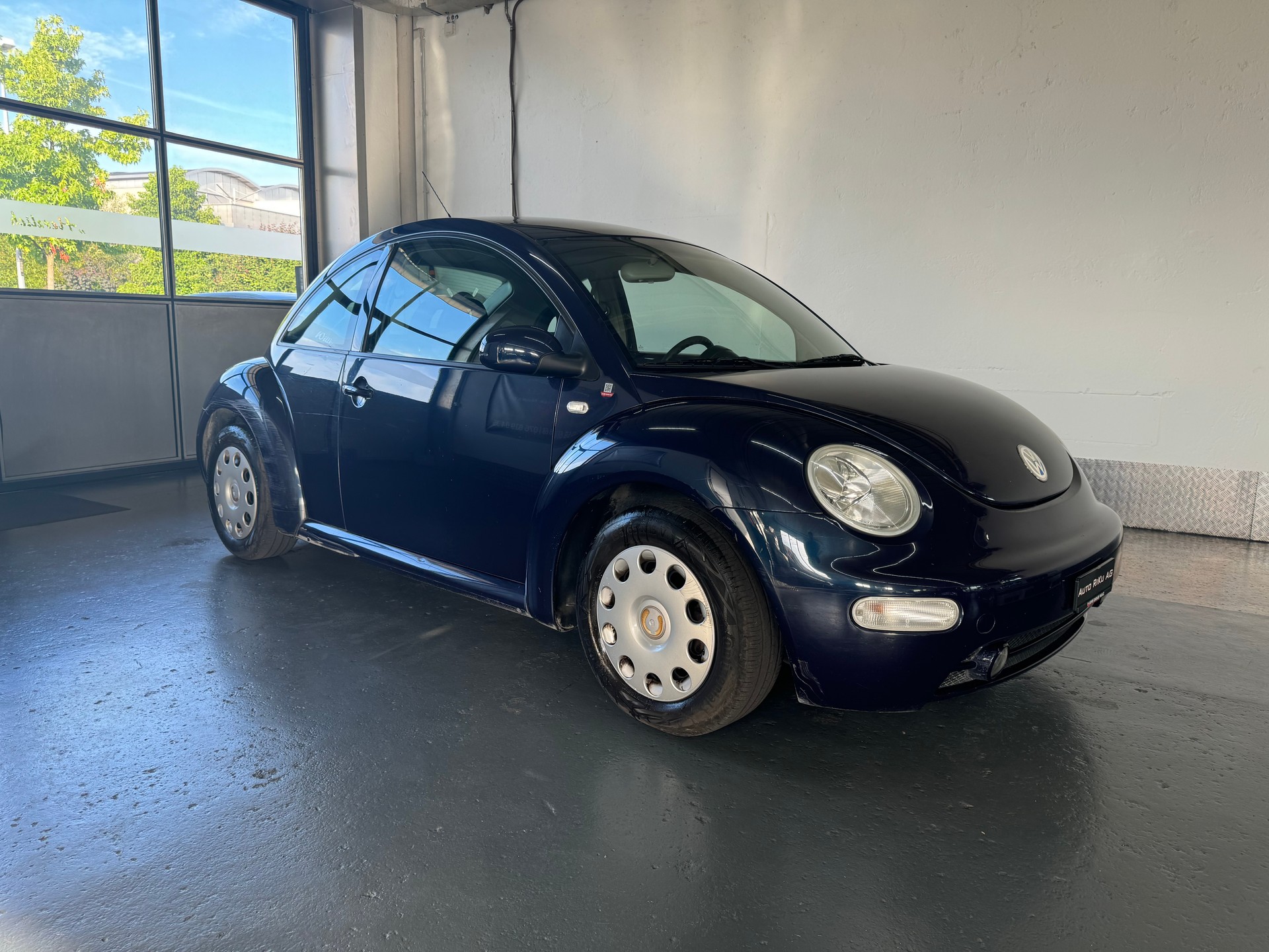 VW New Beetle 1.6-image-1