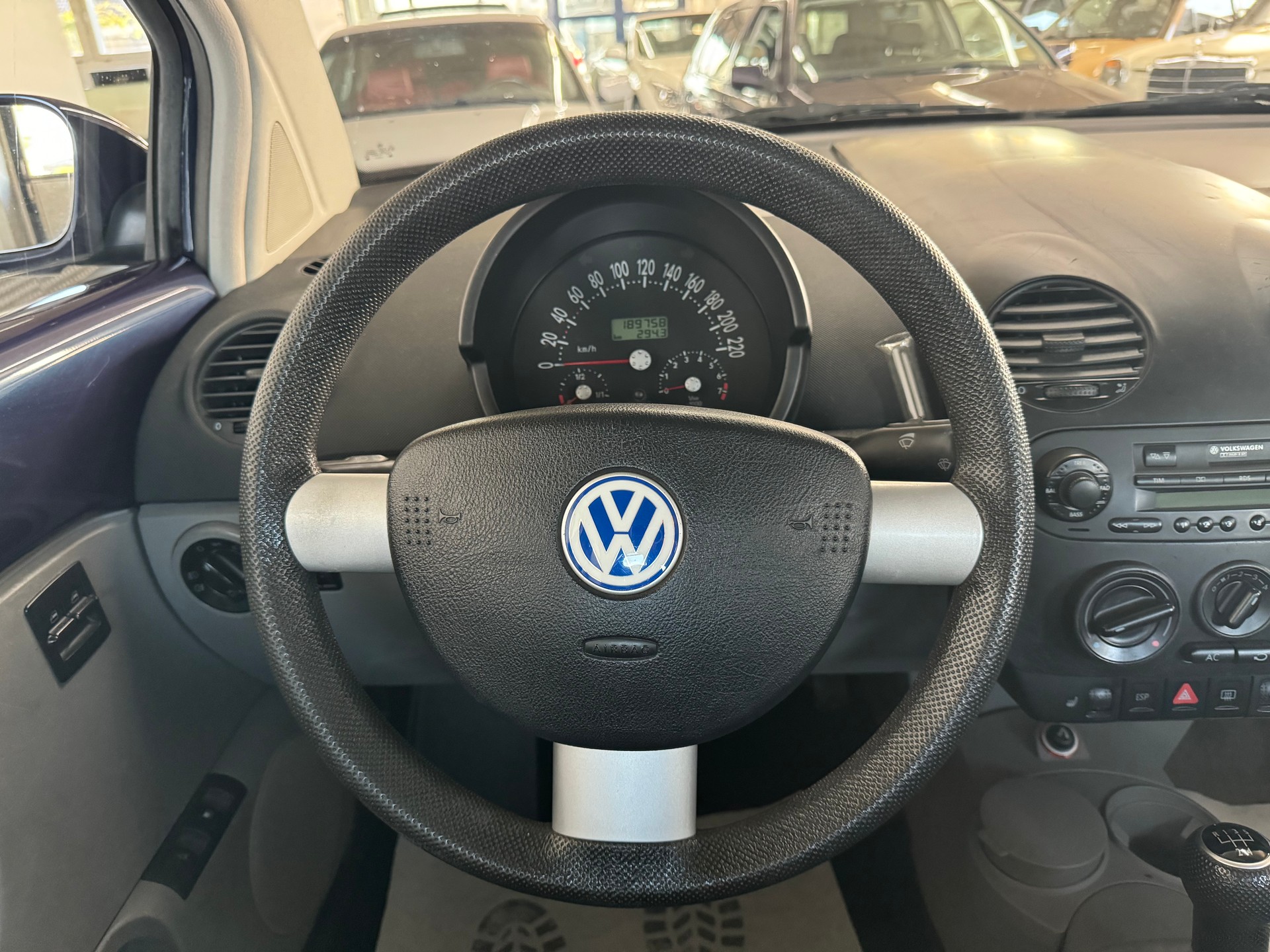 VW New Beetle 1.6-image-14