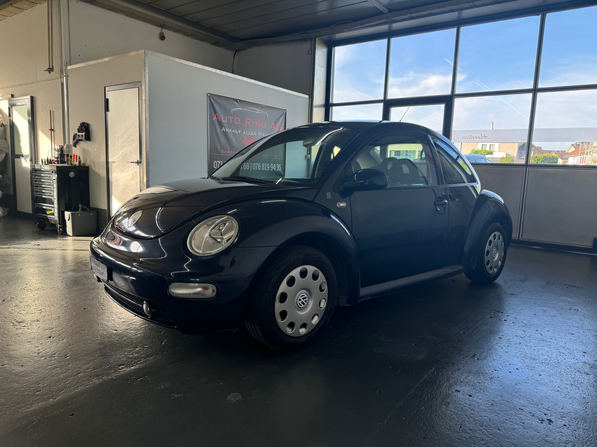 VW New Beetle 1.6-image-4