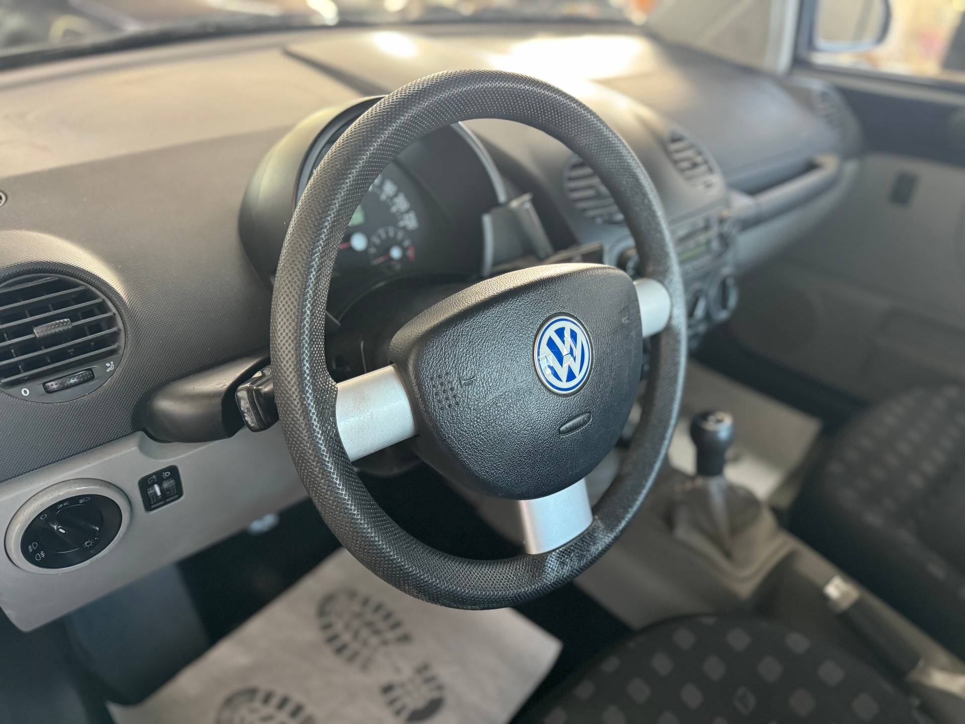 VW New Beetle 1.6-image-9