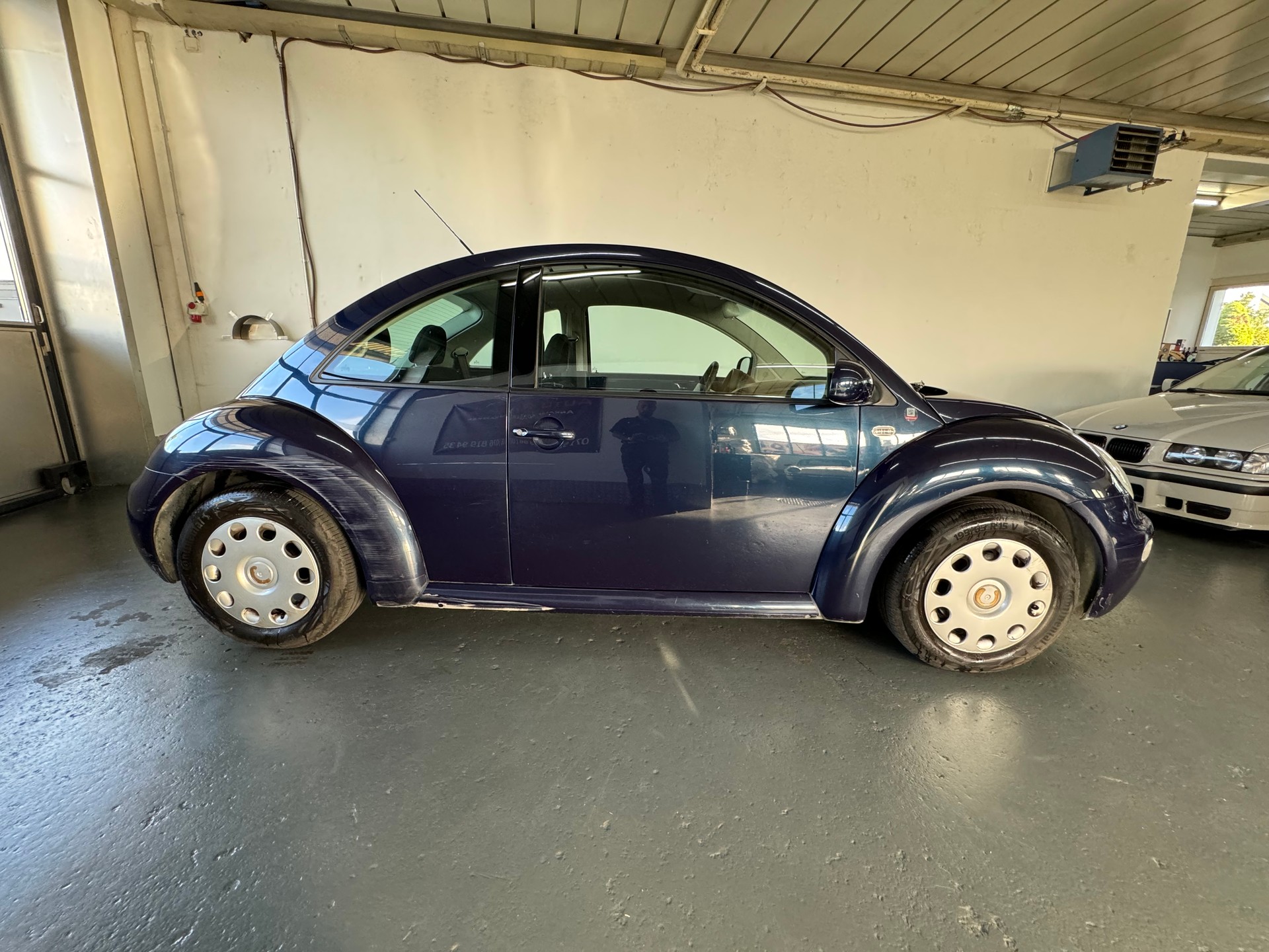 VW New Beetle 1.6-image-5