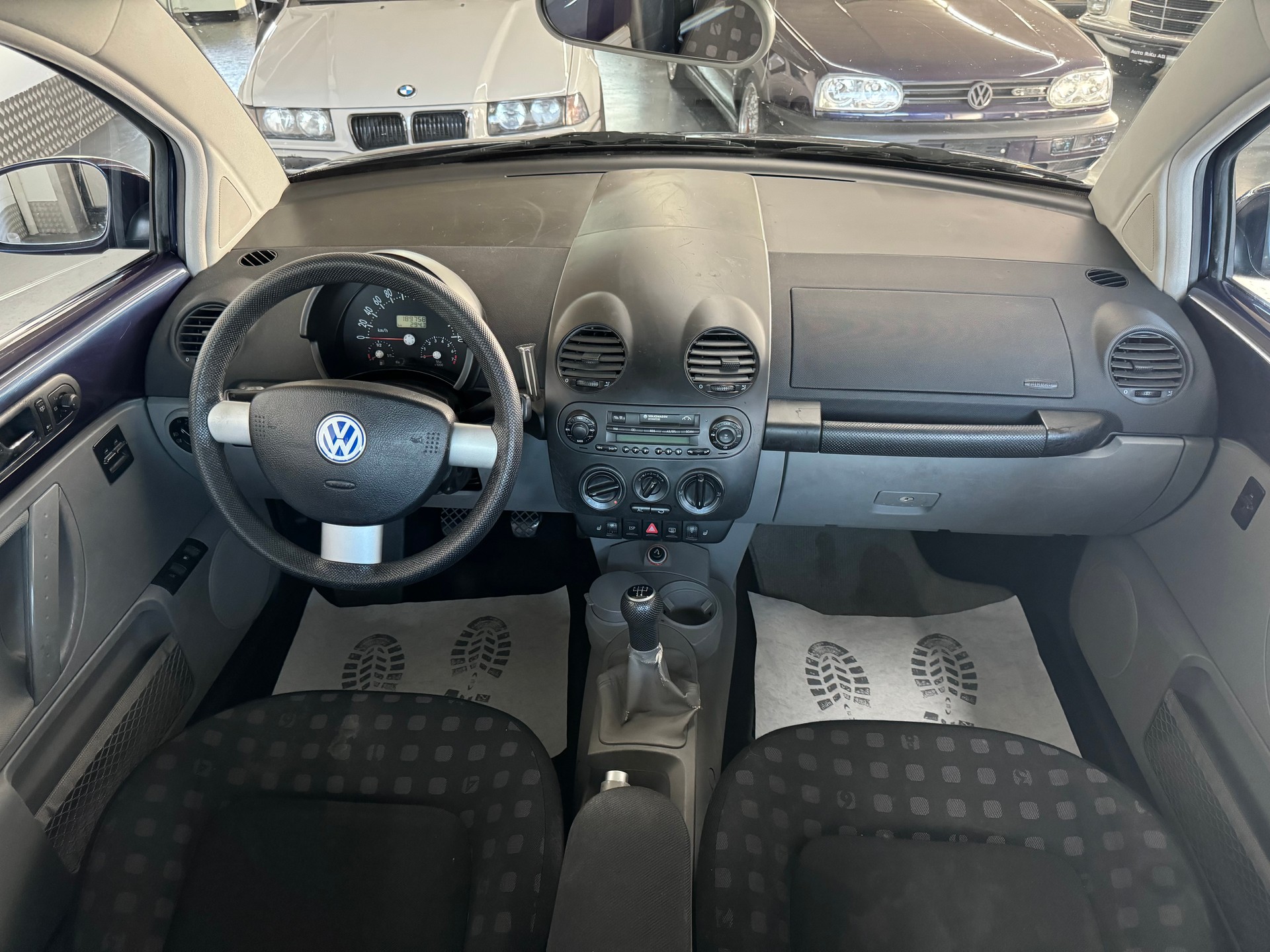 VW New Beetle 1.6-image-12
