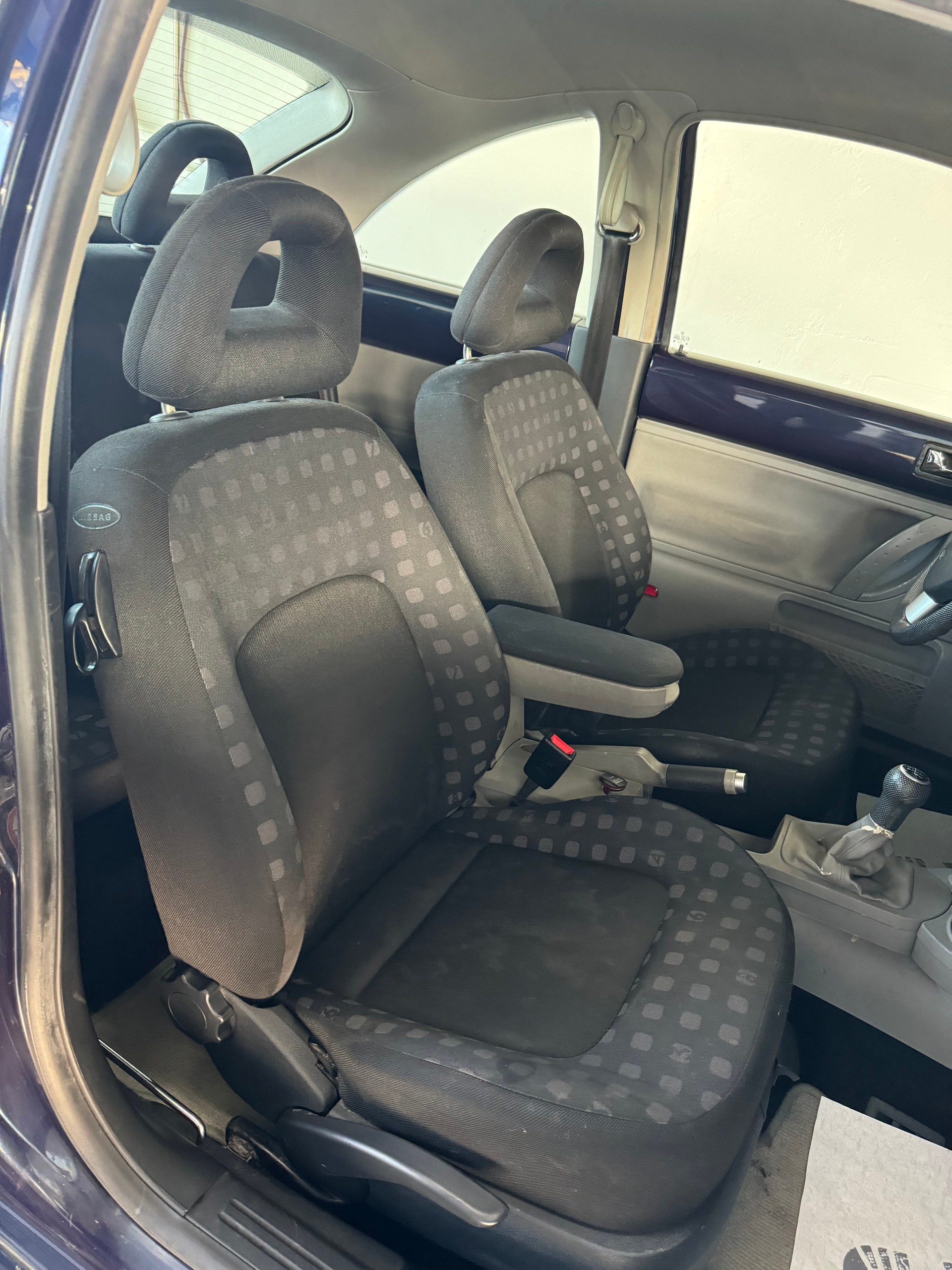 VW New Beetle 1.6-image-16