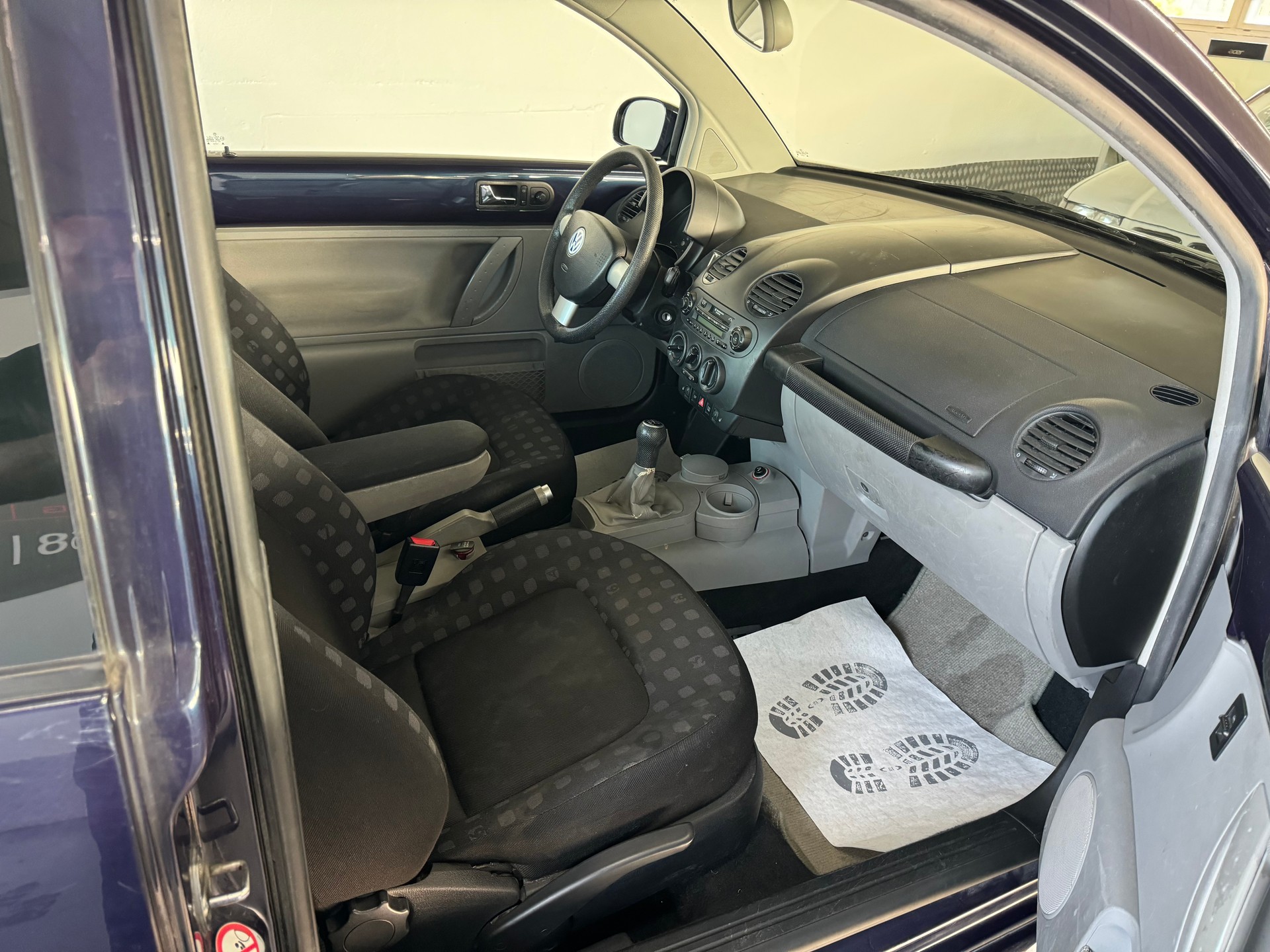 VW New Beetle 1.6-image-15