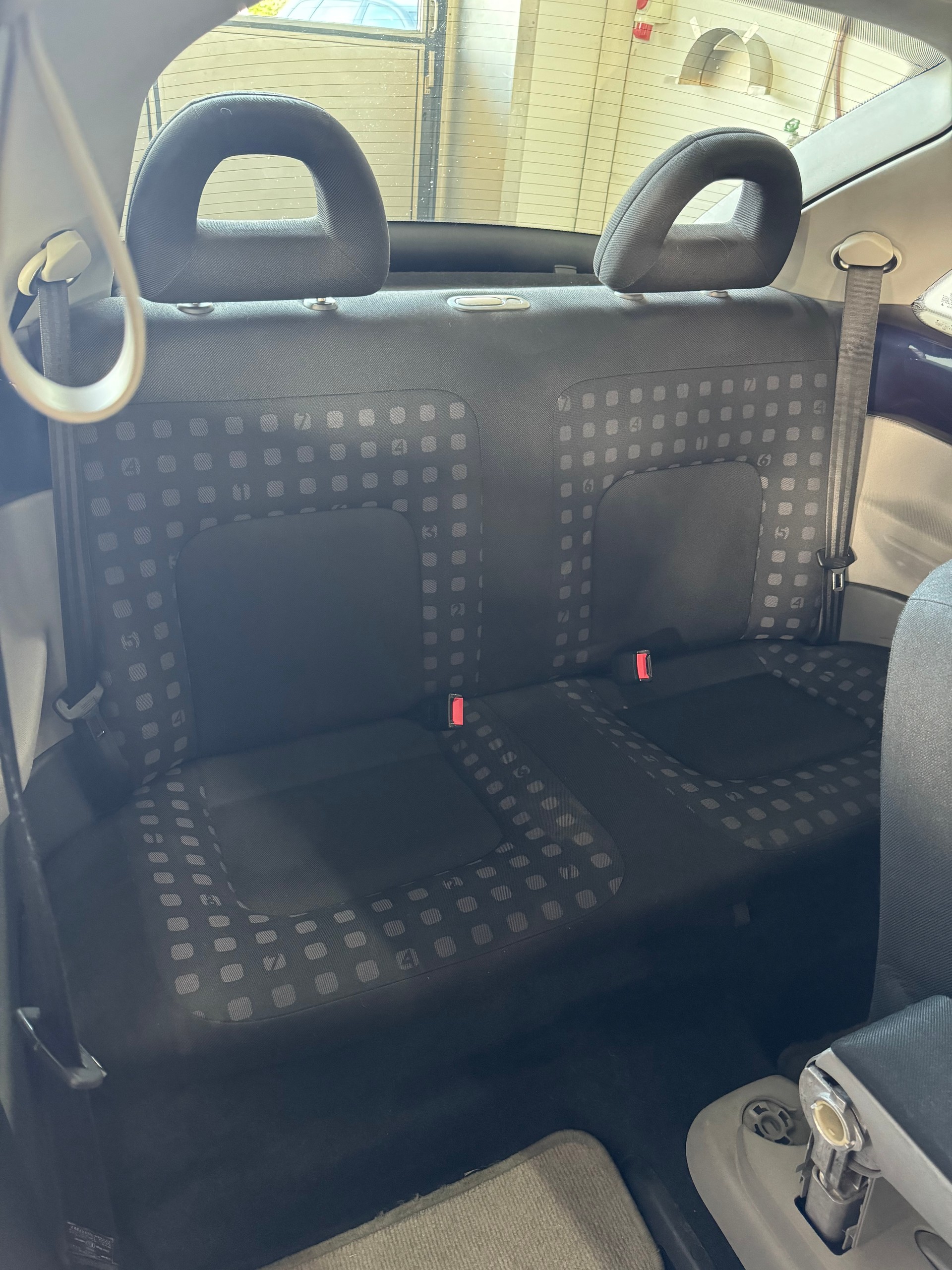 VW New Beetle 1.6-image-17