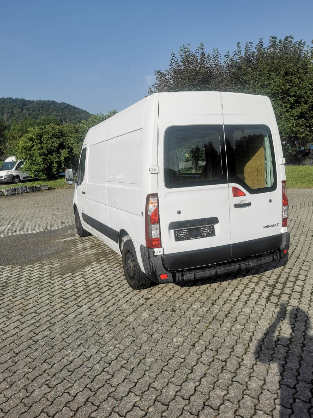 RENAULT Master T35 ENERGY 2.3dCi 165 L2H2-image-2