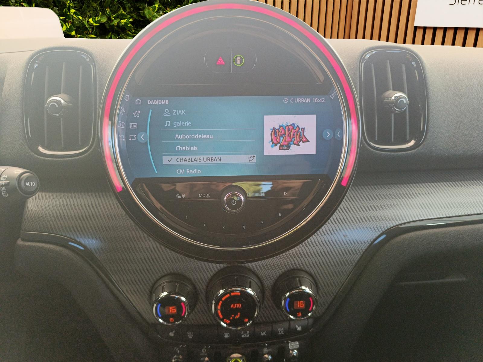 MINI Countryman Cooper SE ALL4 PHEV Steptronic (CH)-image-18