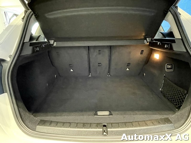 BMW 218i Active Tourer-image-12
