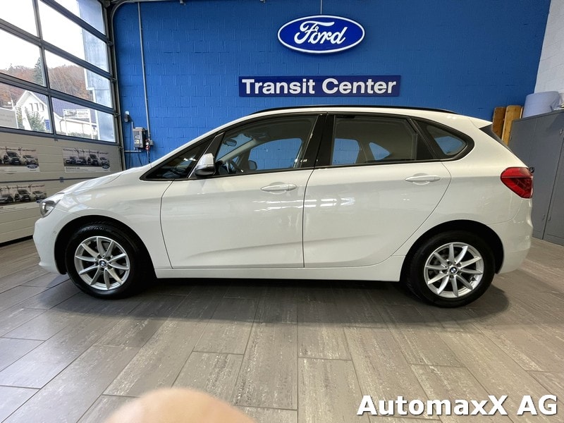 BMW 218i Active Tourer-image-2