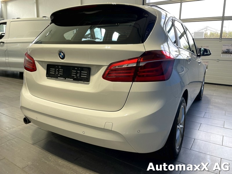 BMW 218i Active Tourer-image-5