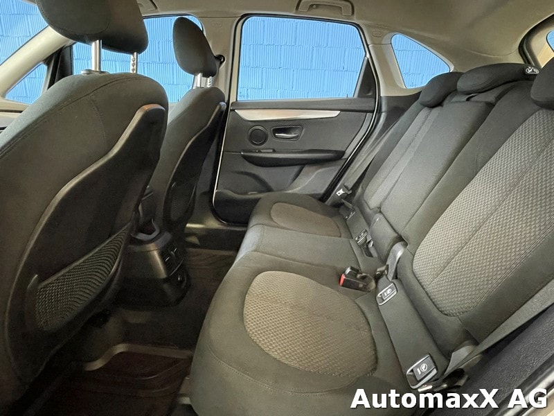 BMW 218i Active Tourer-image-11
